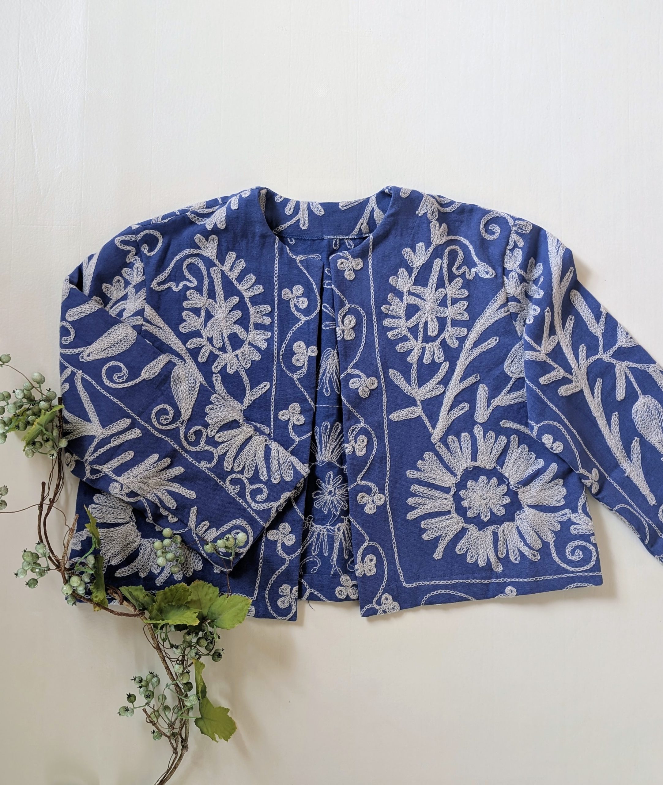 着心地にこだわったスザニ刺繍の服