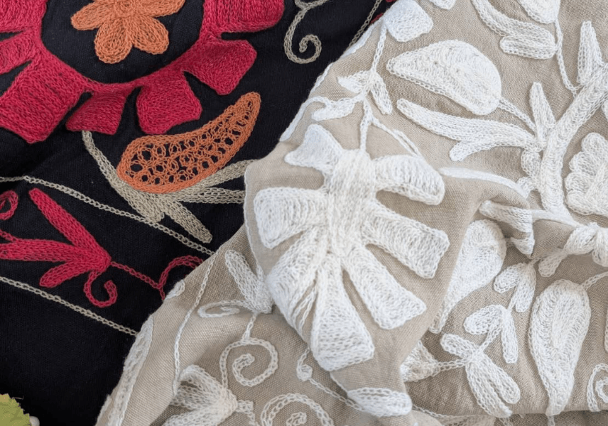 スザニ刺繍の服