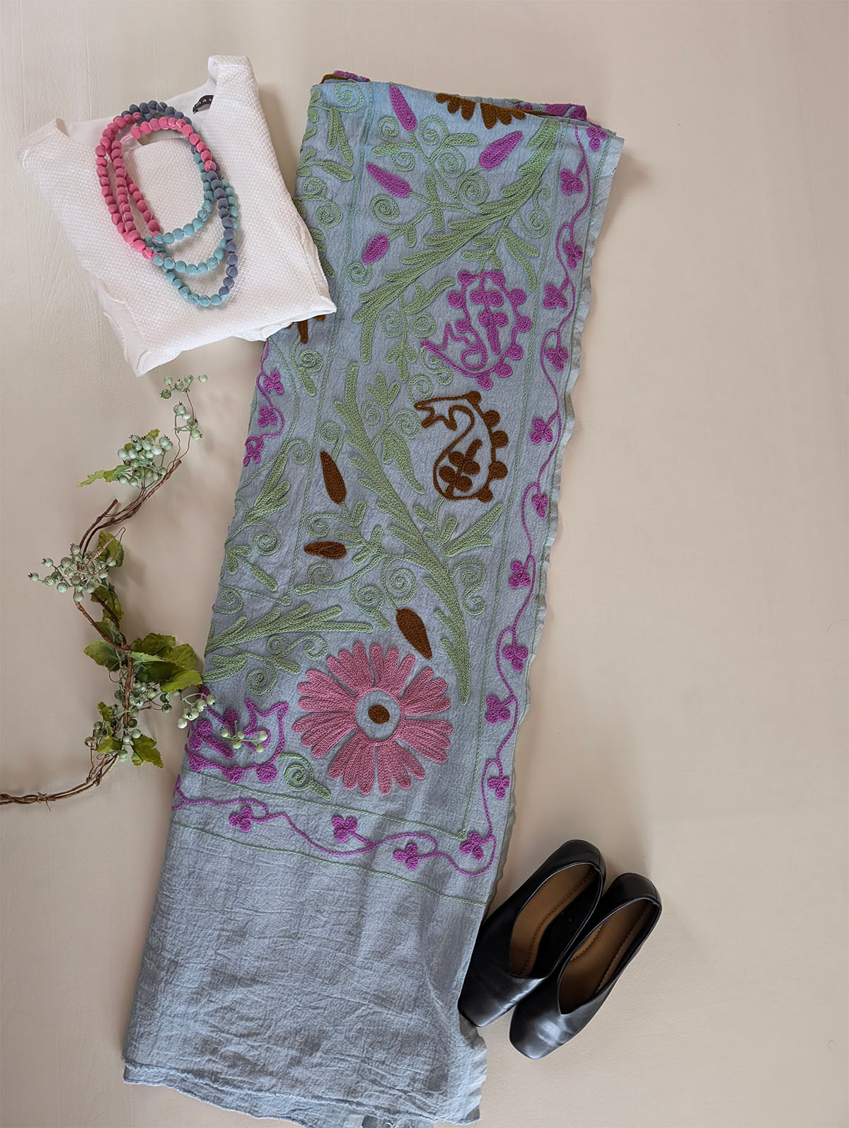 スザニ刺繍 生地 ブルー × ピンク紫