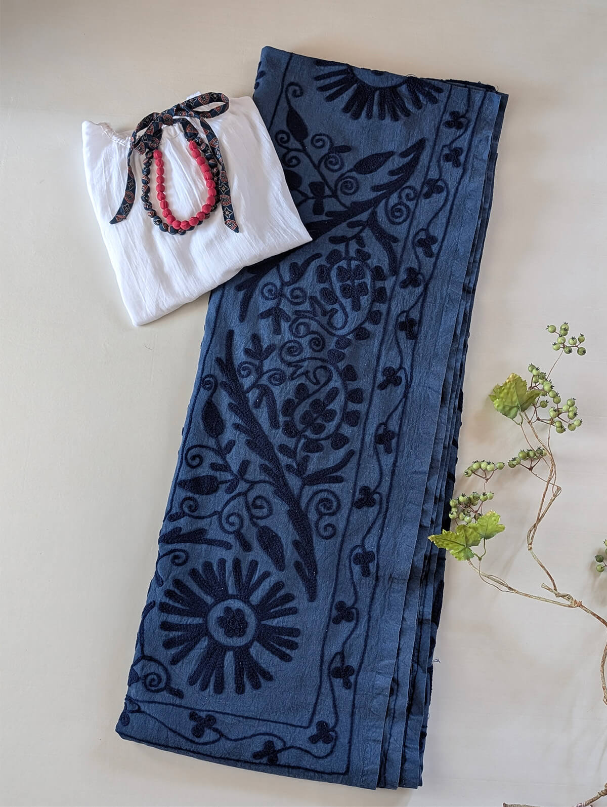 スザニ刺繍 生地 ブルー × ブルー