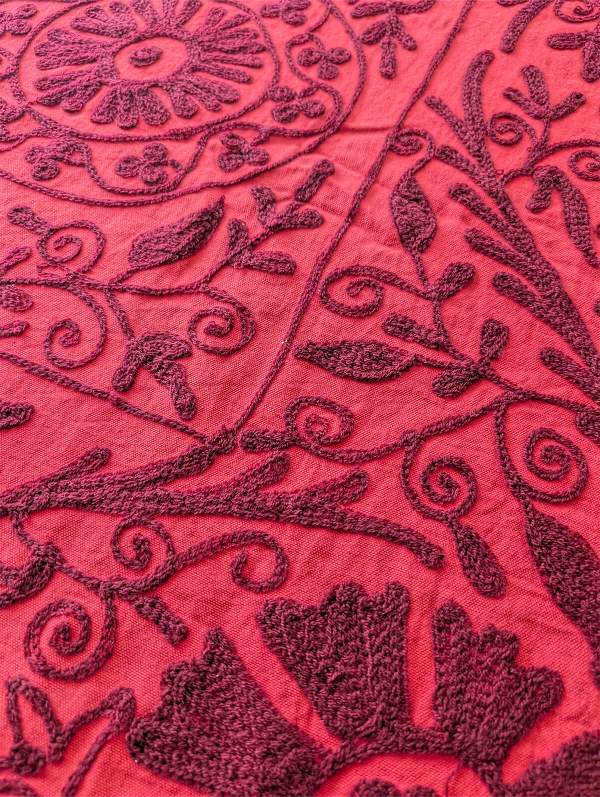 スザニ刺繍 生地 レッド × レッド
