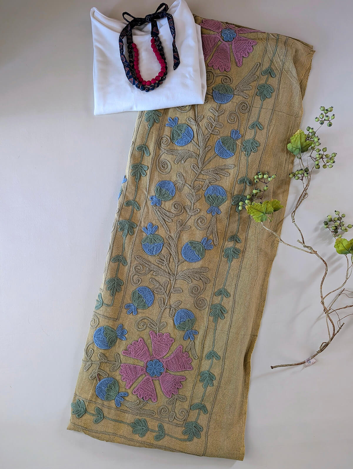 スザニ刺繍 生地 マスタード × 水色