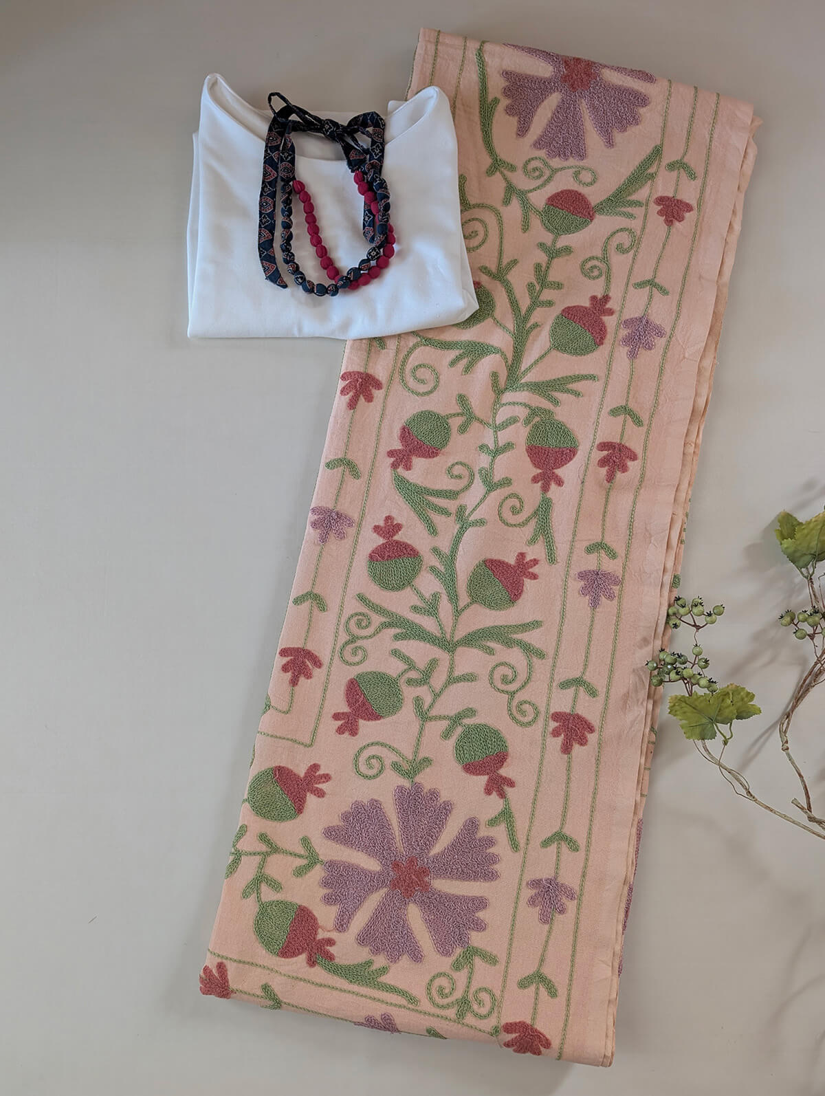 スザニ刺繍 生地 サーモン × ザクロ