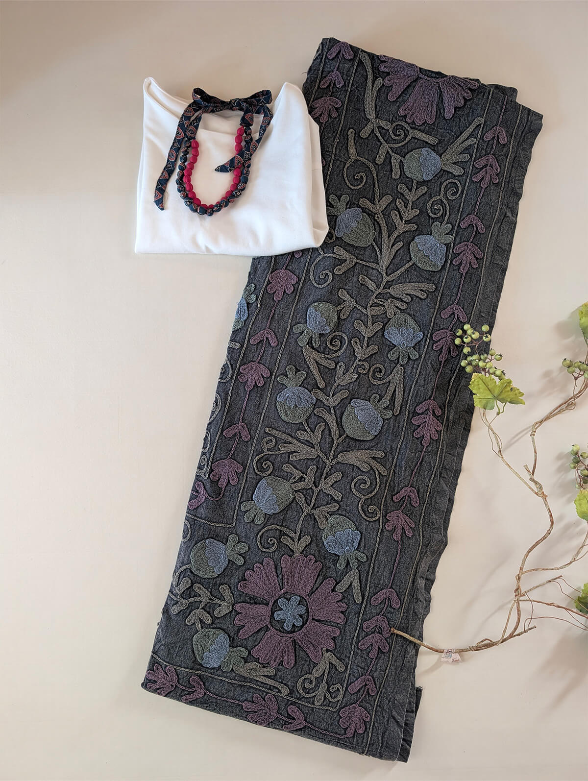 スザニ刺繍 生地 ビンテージ × ザクロ