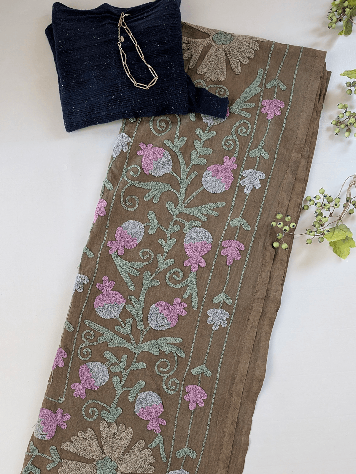 スザニ刺繍 生地 ザクロ×オリーブ